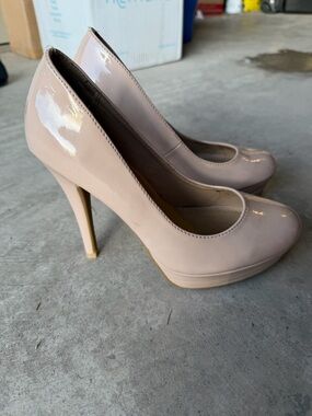 LC Lauren Conrad Blush Patent Platform Pumps